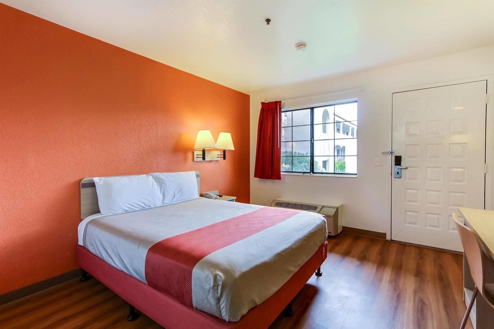 Motel 6-Salinas, Ca - North Monterey Area Eksteriør bilde