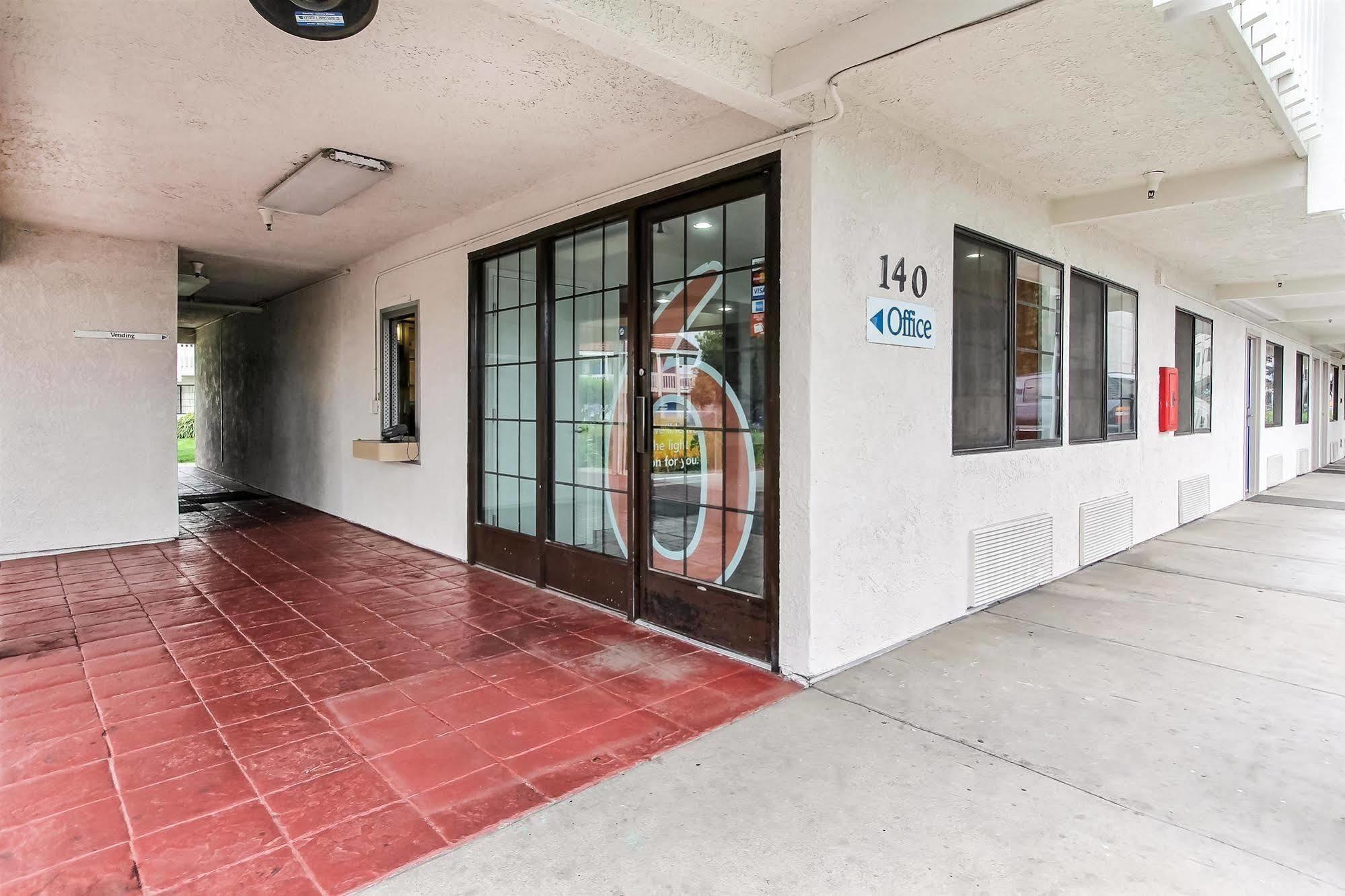 Motel 6-Salinas, Ca - North Monterey Area Eksteriør bilde